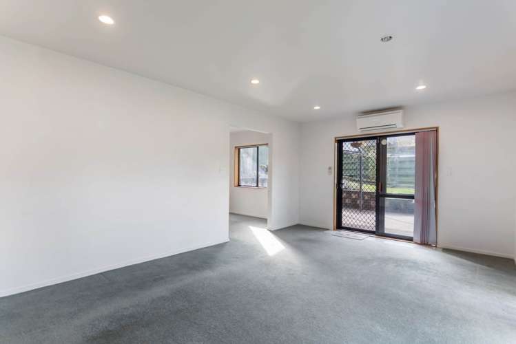 2/6 Eugenia Rise Totara Heights_18