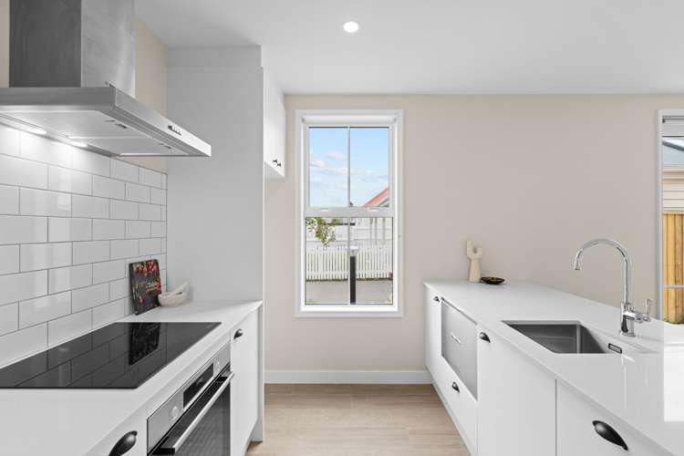 1 Waitikiri Drive Parklands_4