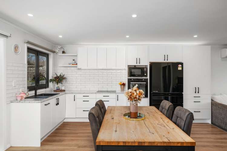 10 Birman Place Cannons Creek_1