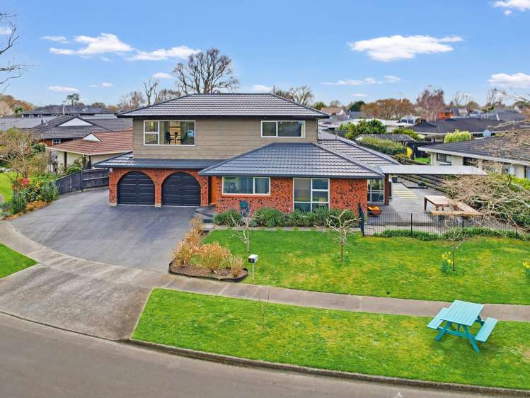 8 Aintree Crescent_0