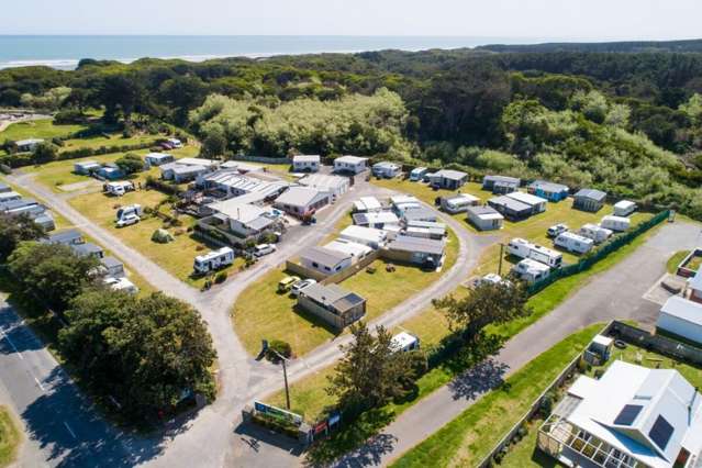 Himatangi Beach TOP 10 Holiday Park For Sale