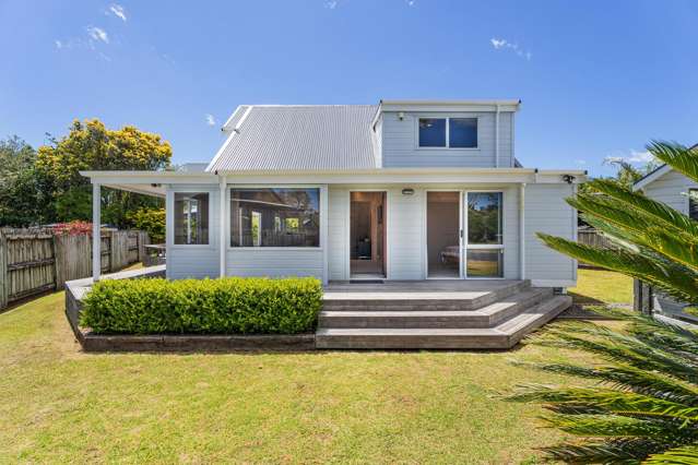 Spacious 5-Bedroom Lockwood Beach House