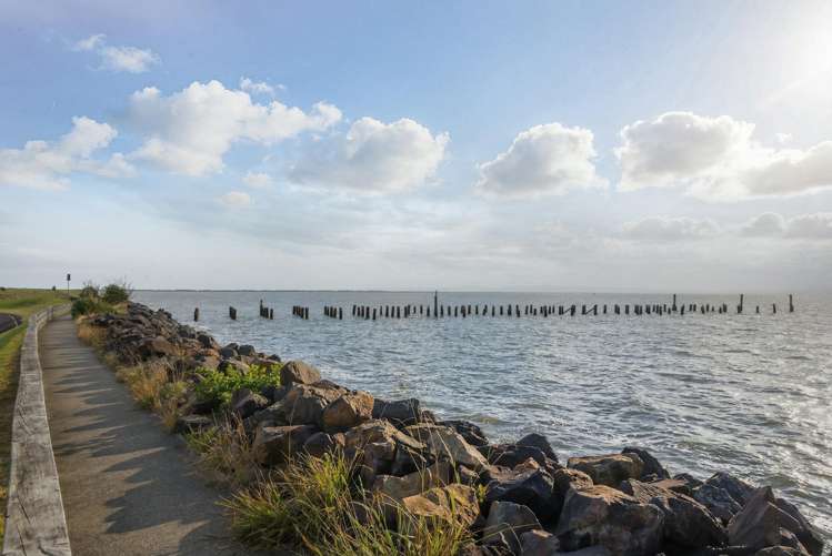 435 Fergusson Drive Thames_32