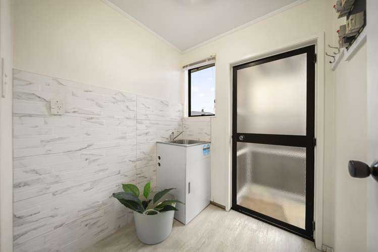 3/7 Haumia Way Otara_7