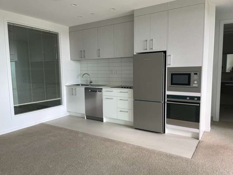 801/8 Waikumete Road Glen Eden_4