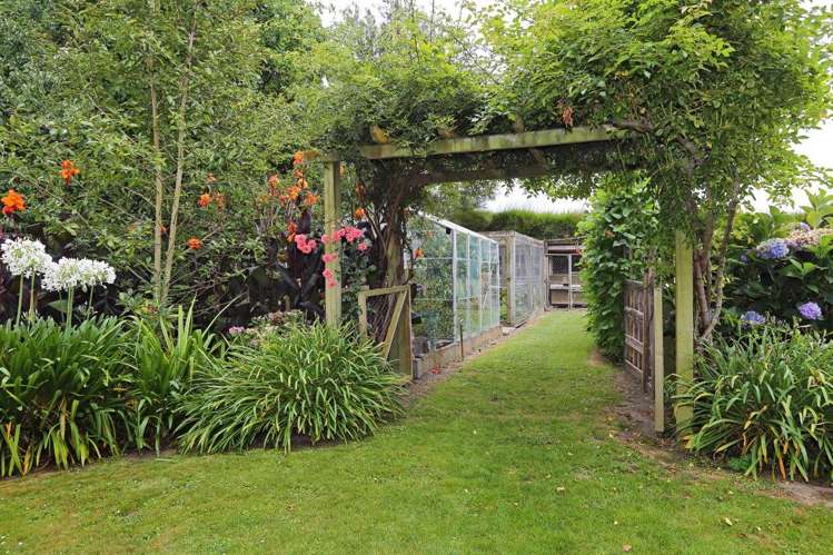 885 Park Road South Longlands_13