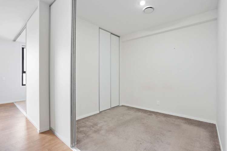 907/20 McCrae Way New Lynn_5