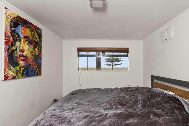 653 Marine Parade Napier South_14