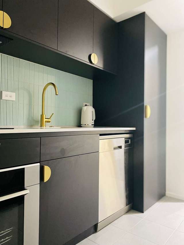 Chic Central Apt with Artful Touch incl Internet