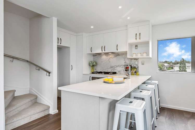 77 Bordeaux Parade Te Atatu South_6