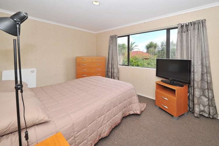 21 Greta Banks Place Wattle Downs_13