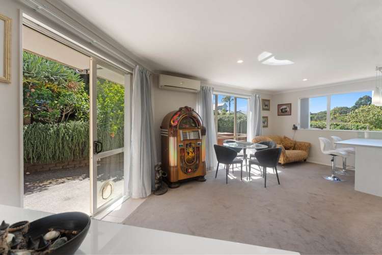 15 Ambassador Glade Orewa_18