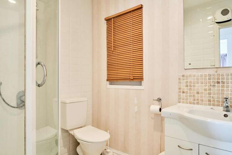 55 Rona Street Eastbourne_19