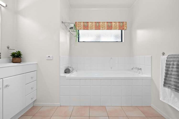 11 Crowden Place Harrowfield_14