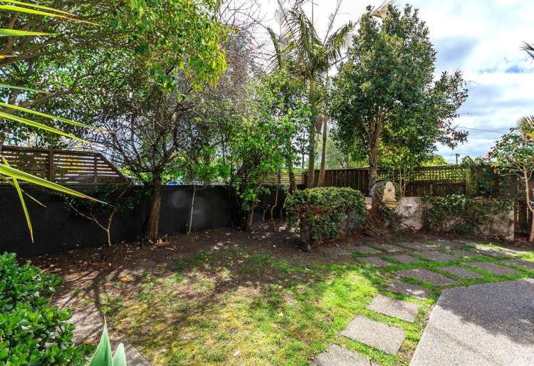 83 Old Lake Road Narrow Neck_5