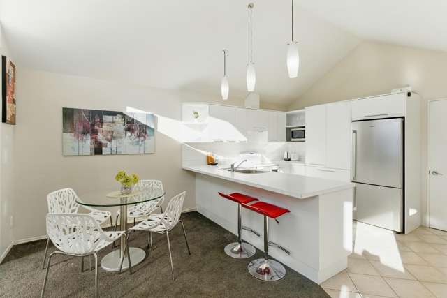 2/7 Glenys Place Broomfield_2