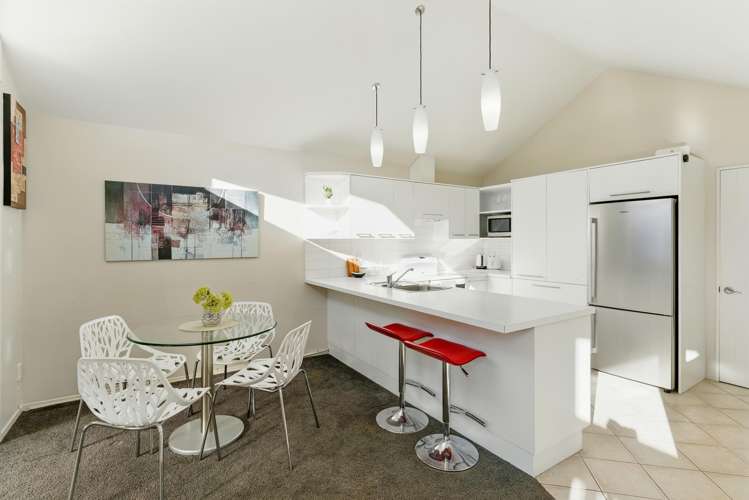 2/7 Glenys Place Broomfield_2