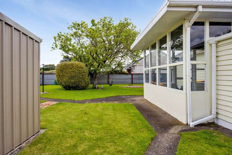 2 Acourt Street Hawera_16