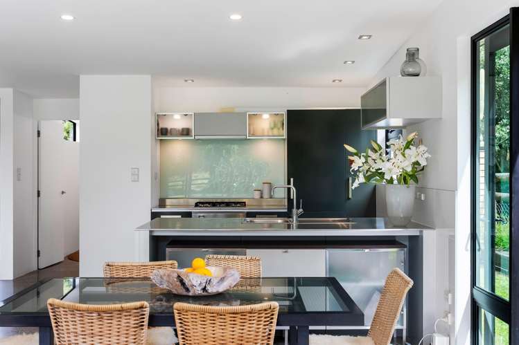 8 Erangi Place Bethells Beach_10