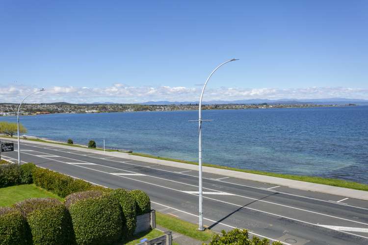 12/88 Lake Terrace Taupo_24