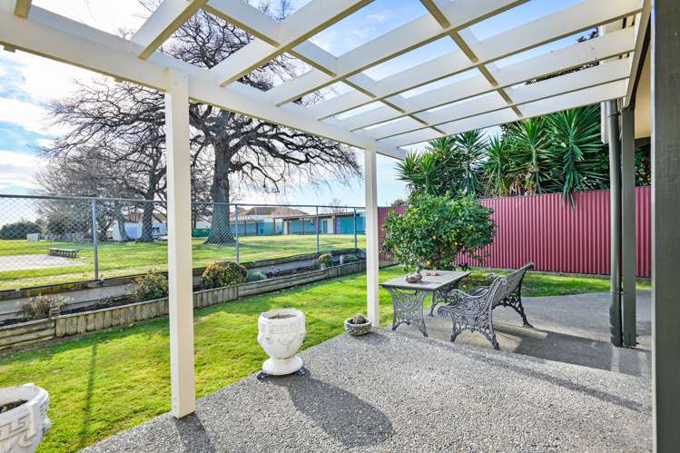 914 Willowpark Road North Mayfair_13