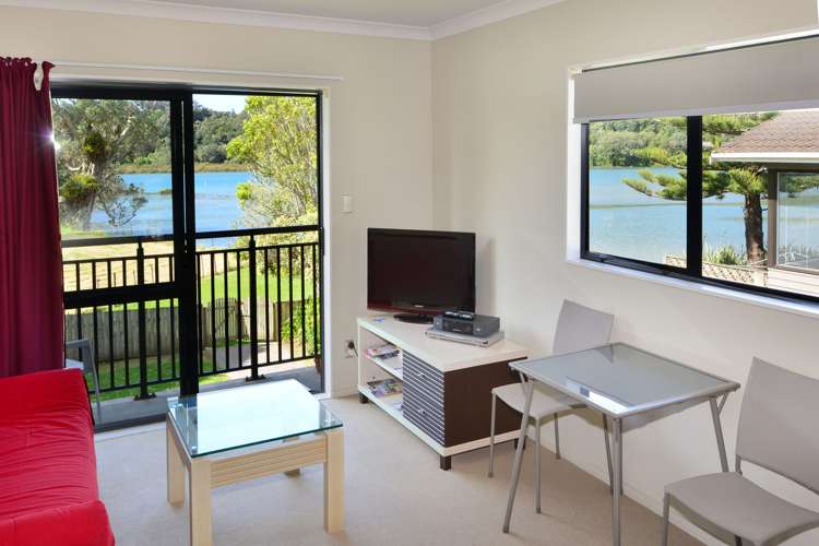 2h/25 Weranui Road Waiwera_0