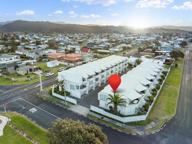 Fully Furnished Apartment Footsteps From The Beach