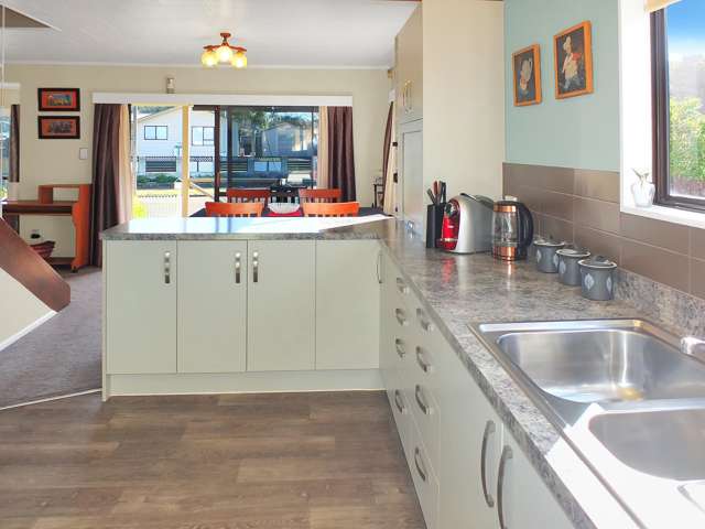 38 Hennessy Street East Foxton Beach_4