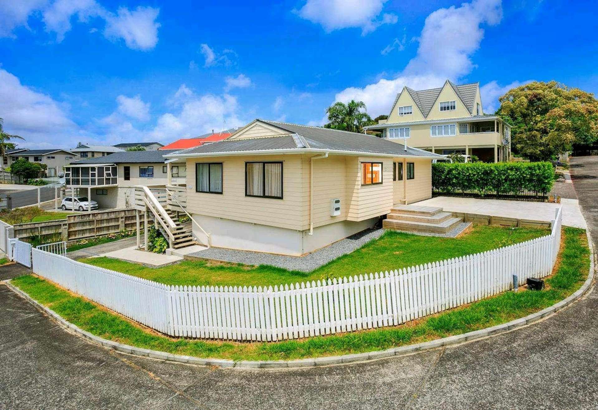 37b John Dee Crescent Red Beach_0