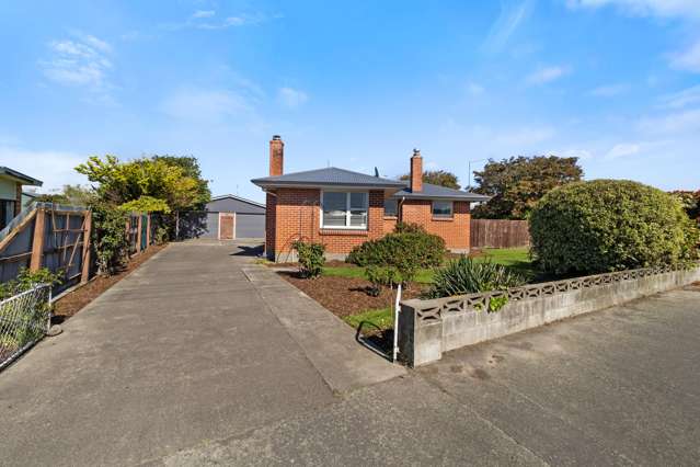 Huge Garage - Fabulous Brick Home