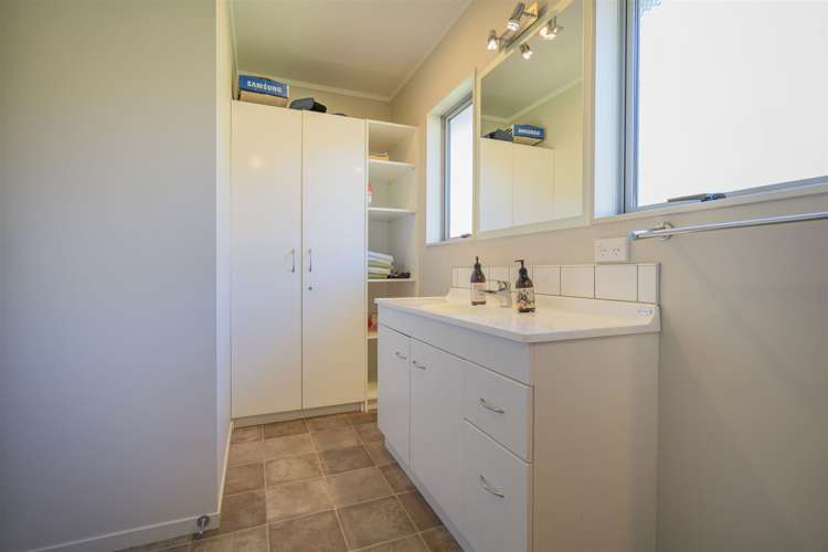 191b Pacific Ocean Slipper Island (Whakahau)_15