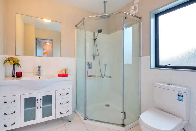 7 Roberts Road Te Atatu South_11