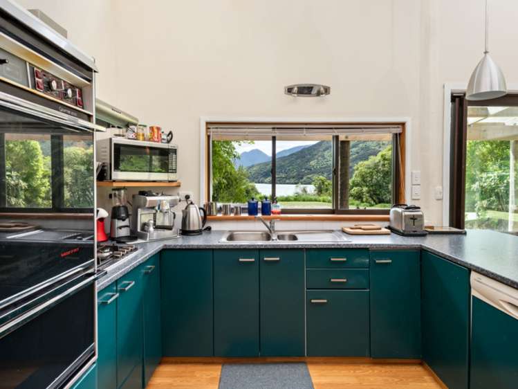 742 Queen Charlotte Drive Havelock_6