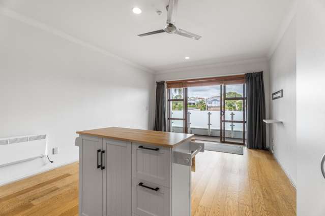208/3 Morningside Drive 1726_1