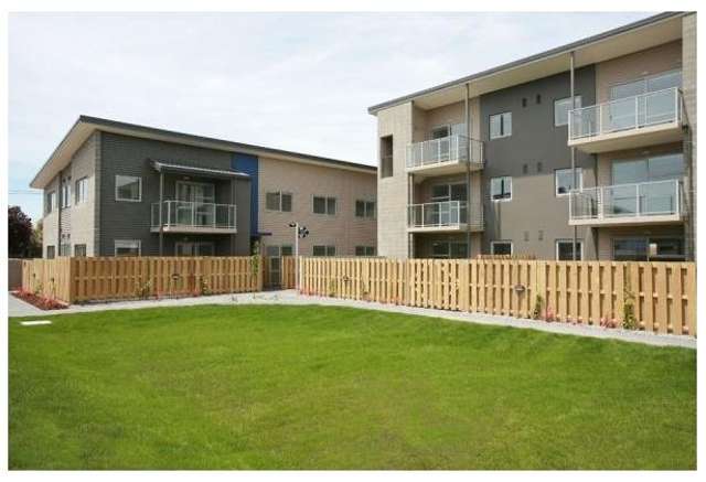 ***WARM AND SUNNY - TWO BEDROOM APARTMENT***