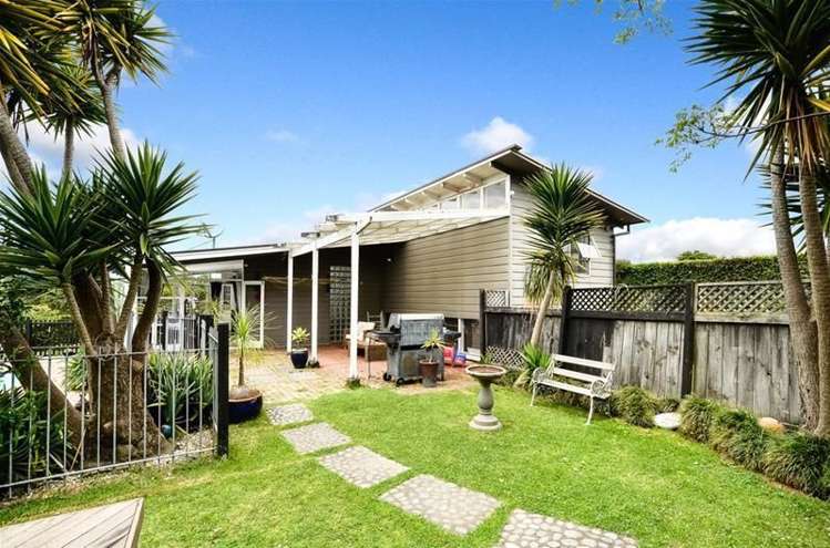 69 Tiroroa Avenue Te Atatu South_15