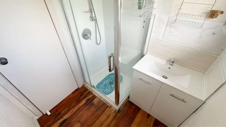 3 Valdale Road 11401_10