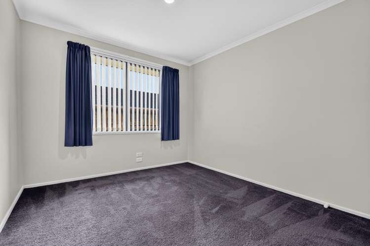 7 Kingroyal Lane Hamilton East_19
