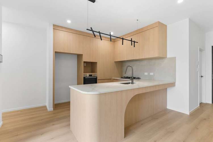 23 Karaka Village Parade Karaka_12