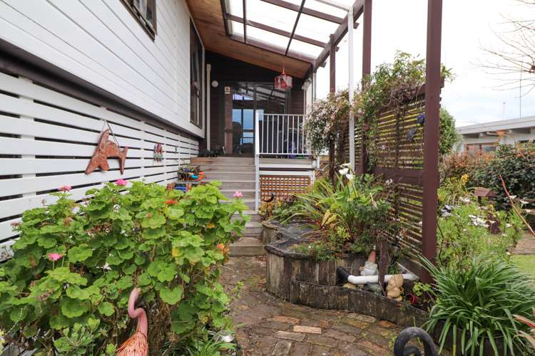 417 Fergusson Drive Thames_16