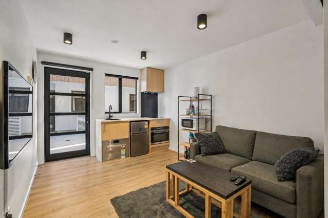 18B & 19B/135 Hallenstein Street Queenstown_2