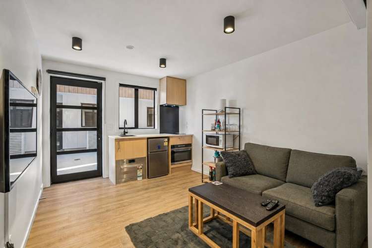 18B & 19B/135 Hallenstein Street Queenstown_2