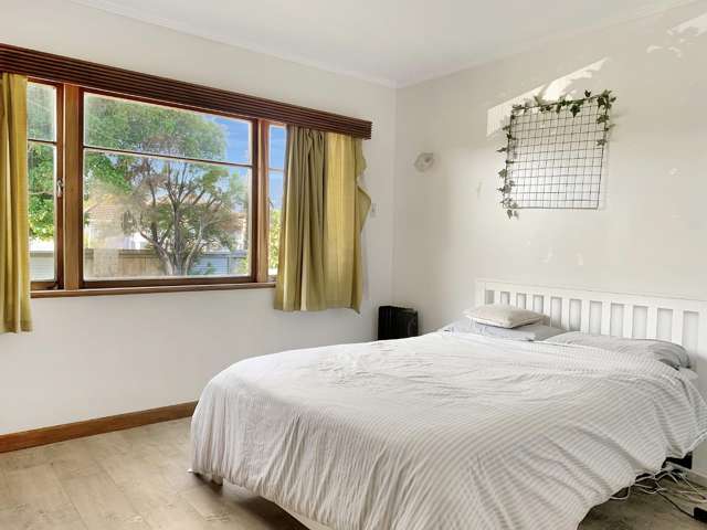 215 Lytton Road 1052_3