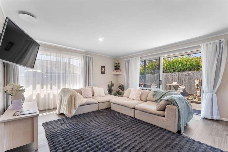 9 Vining Crescent Stoke_11