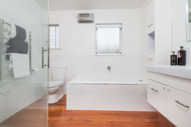 39 Royal View Road Te Atatu South_9