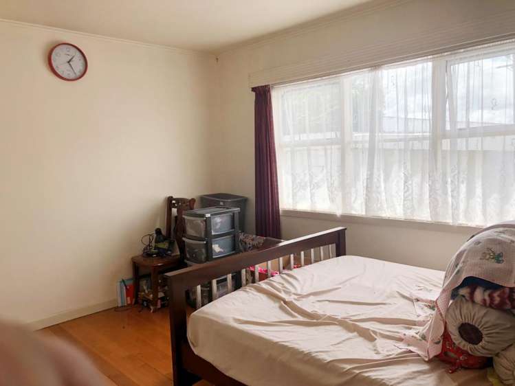 26 Netherlands Avenue Kelston_11