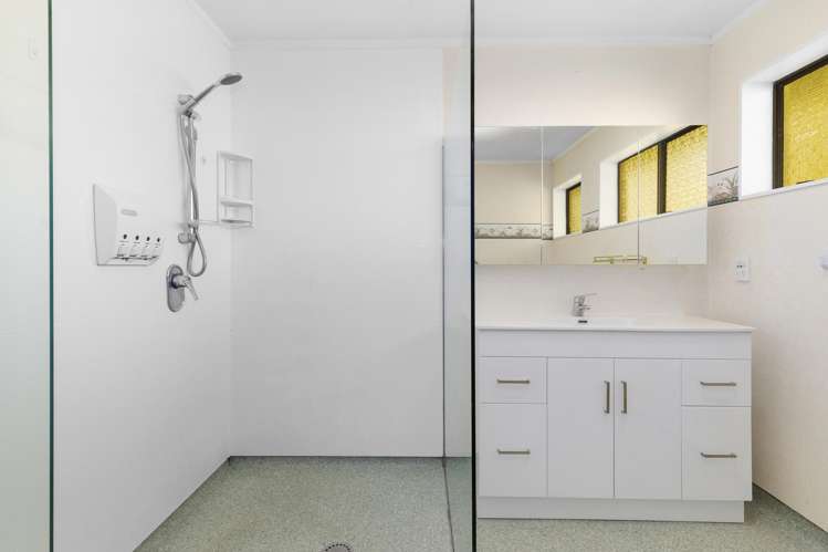2/28 Marlborough Street Silverstream_1