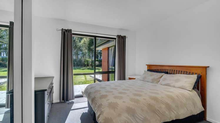 275 Plaskett Road Fernside_14