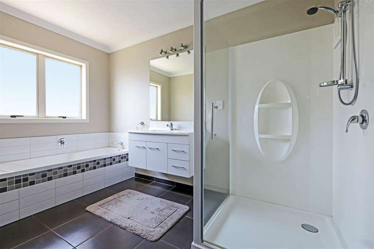 18 Lowry Place Frimley_11