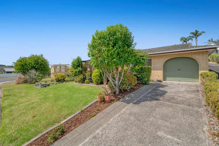 2/4 Eagle Place Red Beach_16